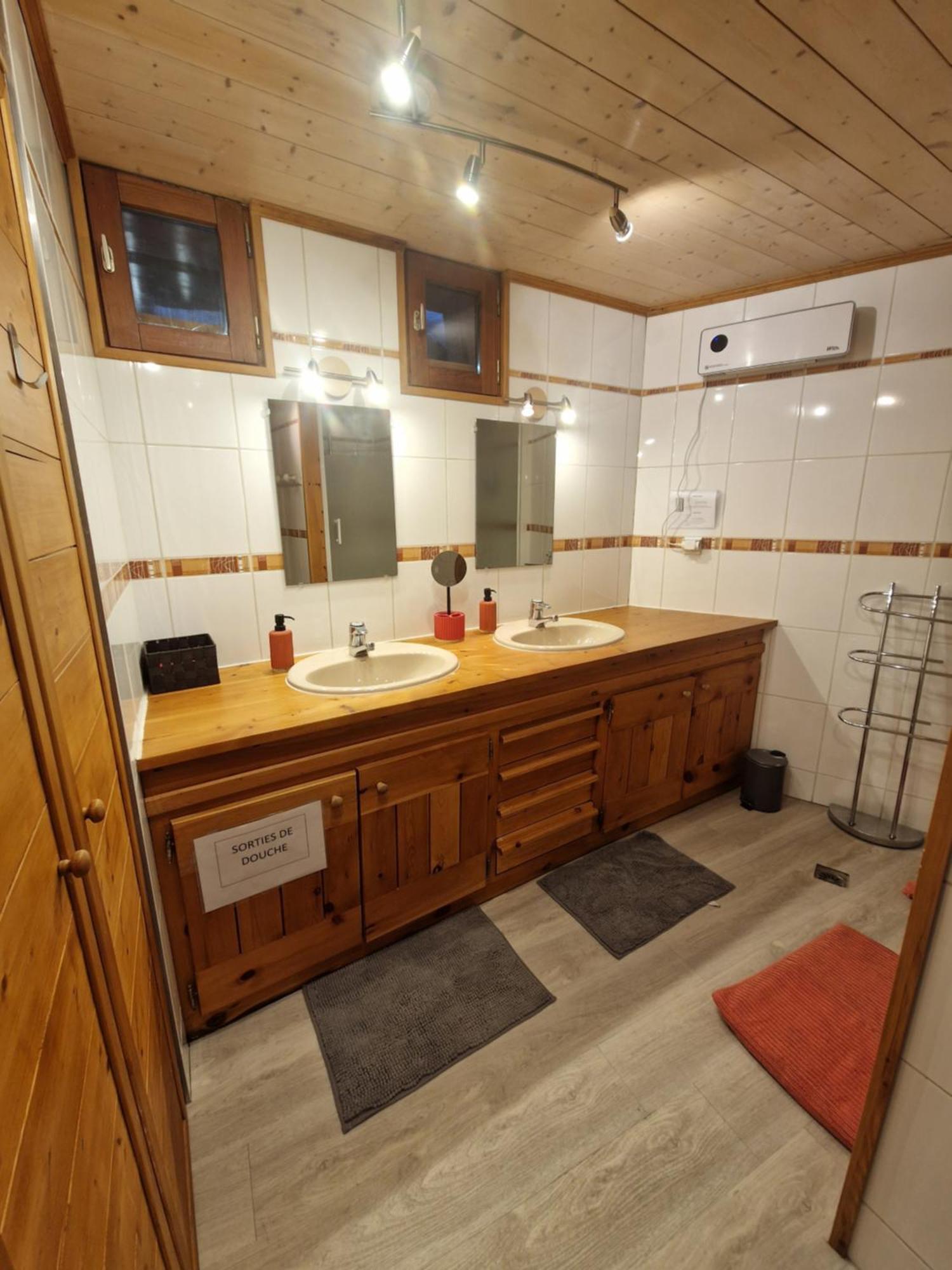 Le Chalet Pointu De Capucine 圣莫里斯堡 外观 照片