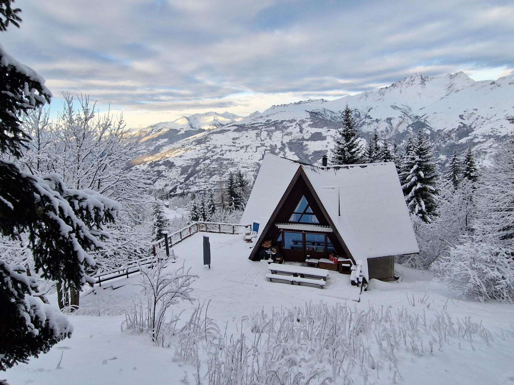 Le Chalet Pointu De Capucine 圣莫里斯堡 外观 照片